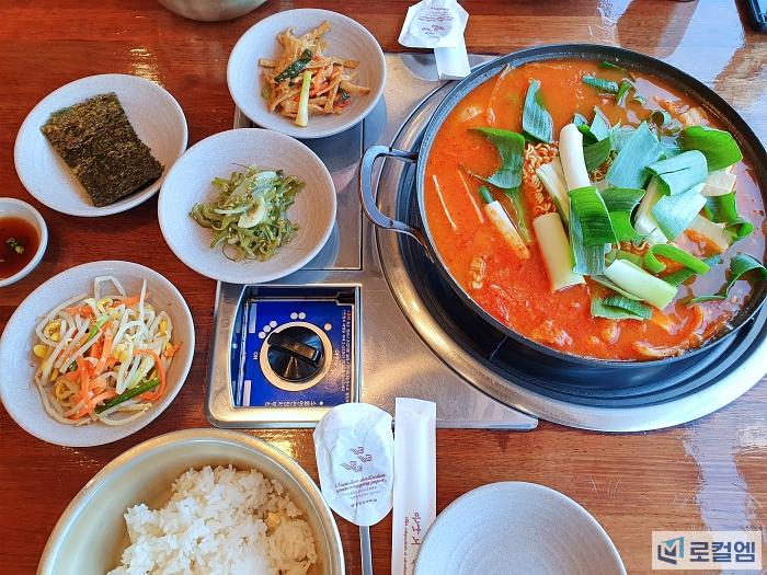 광주 도천동 돼지고기 듬뿍넣은 김치찌개 (5).jpg