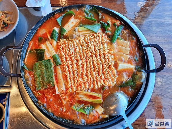 광주 도천동 돼지고기 듬뿍넣은 김치찌개 (7).jpg