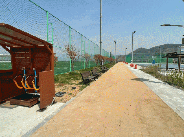 광양시, 광영의암 체육공원 황톳길.jpg