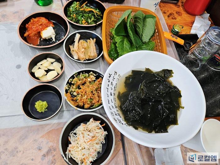 광주 봉선동 횟집 청춘회랑에서 오징어회 (2).jpg