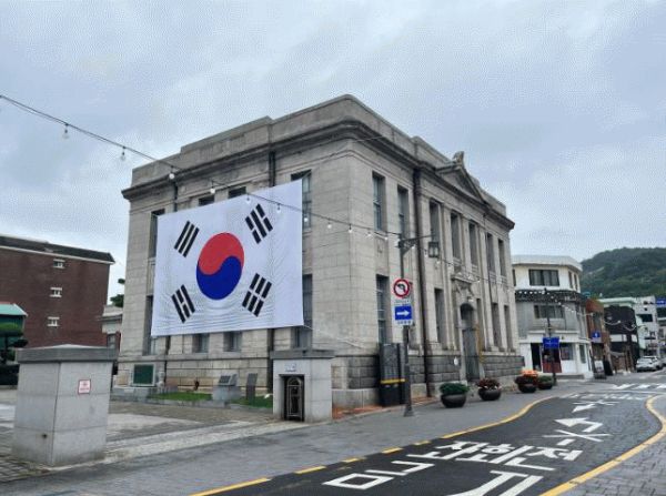 목포 근대역사관 태극기.jpg