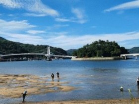 쾌적한 맨발 걷기…광양 배알도 수변공원 모래사장, ‘어싱’ 명소