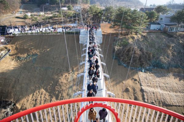 베개용암 출렁다리.jpg