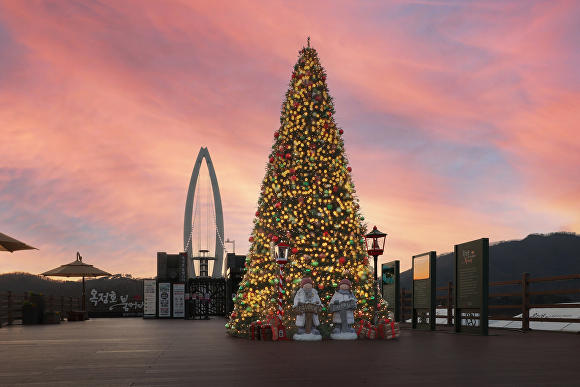 옥정호출렁다리 성탄절.jpg