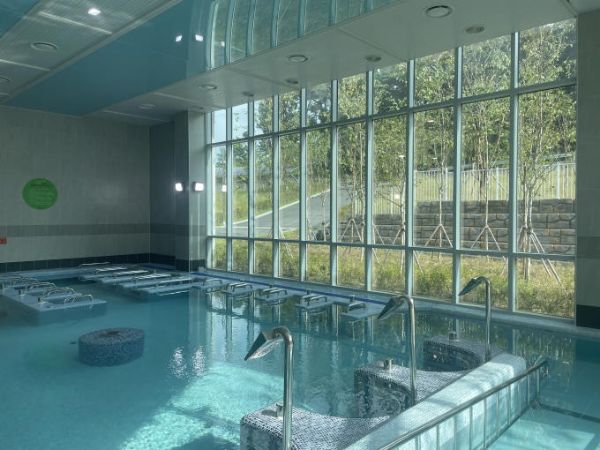 초정치유마을 탄산치유풀.jpg