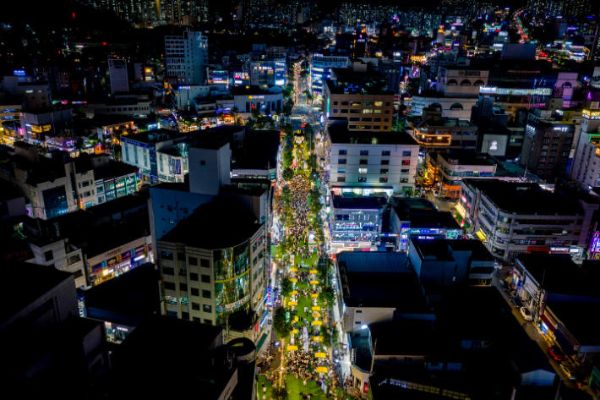 도심 해방로드, 주말의 광장.jpg