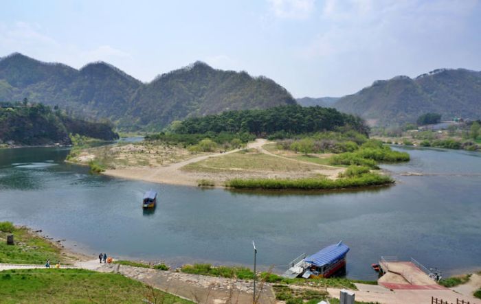 단종이 갇혀 있던 영월의 청령포.jpg