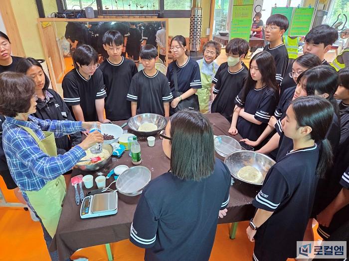정읍 원덕마을, 배영중 학생들과 발효 건강빵 만들기 (3).jpg