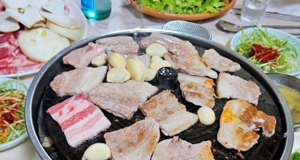 [로컬맛집] 화정동 노포 삼겹살, 수정식육식당의 솥뚜껑 위 손맛